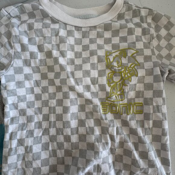 Set of 4 Boys Graphic & Patterned T-Shirts Size S/M - Picture 2 of 7